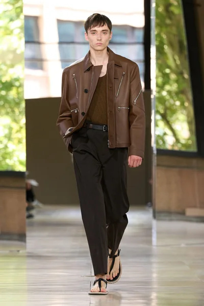 Look 30